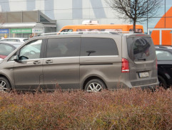 parkovisko obchodného centra