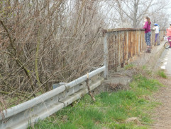 na moste pri odpočívadle