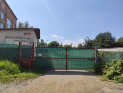 pred strelnicou v Mlčanoch