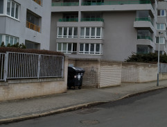 pred domom Exnerovcov