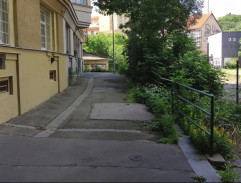 pred Čapkovým domom