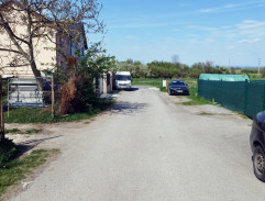 pri dome Lukášovej