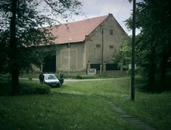 pred domom Jozefa Hofmanovho