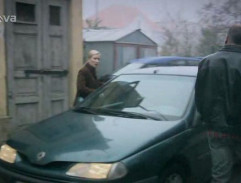 pred dieľnou, kde pracuje Cilka