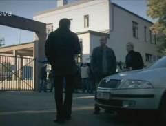 pred správnou budovou cintorína