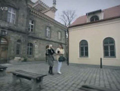 pred klinikou Besthé