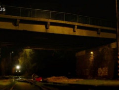 železničná trať pod mostom