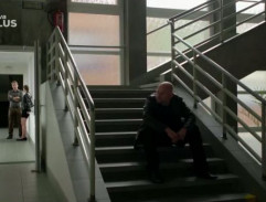 S04E09 Smrt v láhvi