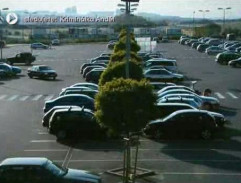 parkovisko pred hypermarketom v Beroune