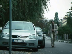 pred domom Kalivodovej matky