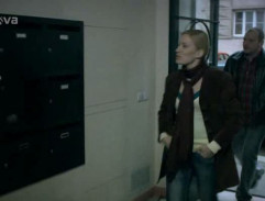 vo vchode, kde býva Cilka