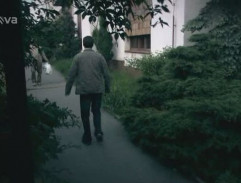 pred domom Sobotkovej matky