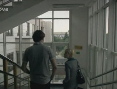 na schodisku v nemocnici