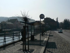 Ota na autobusové zastávce