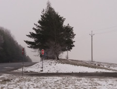 pri autobusovej zastávke