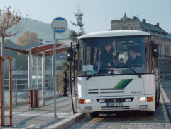 Ota na autobusové zastávce