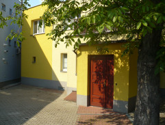 Pivaři skládají sudy