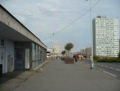 Mimozemšťani vyrážejí do města za dr. Jánským