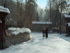 Květa nese koláče Karlovi