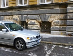 pred domom notára Mališku