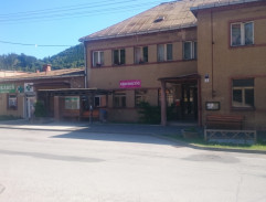 pred notárskym úradom