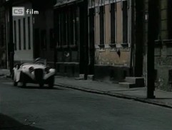 pred Milošovým domom 2