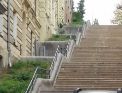 Redaktor kupuje cigarety