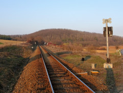 Vlak uhání krajinou