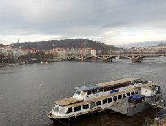 Eliška na nábřeží