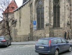 František si prohlíží sirotčinec