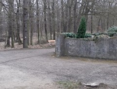 Příjezd na hřbitov