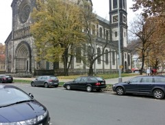 Martin před kostelem