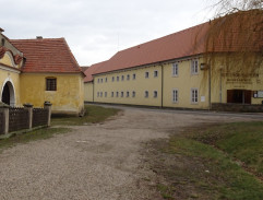 v Panenských Břežanech 3