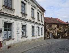 pred vilou Léblových