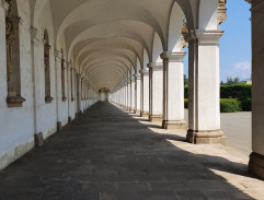 v zámecké zahradě