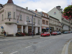 Před profesorovým domem