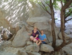 Fred a Ellen se pokouší usnout. 