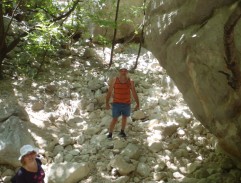 Old Shatterhand: Ještě dnes ráno tábořil tady.  