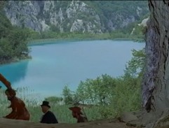 Bandité vstupují do jeskyně