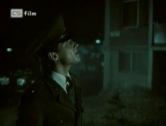 pred panelákom, kde býva Jana