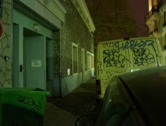 René jde ke garáži