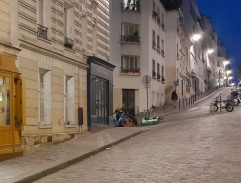 Obklíčeni policií 