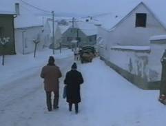 pred domom Mukových rodičov