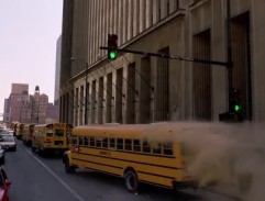 Před vyloupenou bankou