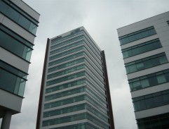 K&M styl v úvodných titulkoch