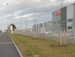 pri výrobnom závode 2