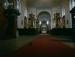 Uvnitř kostela