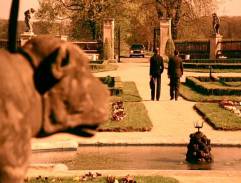 Limuzína přijíždí k zámku