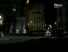 Richard prichádza k divadlu