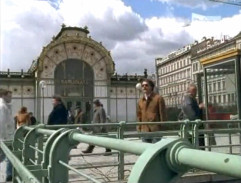 Stein sleduje Königa